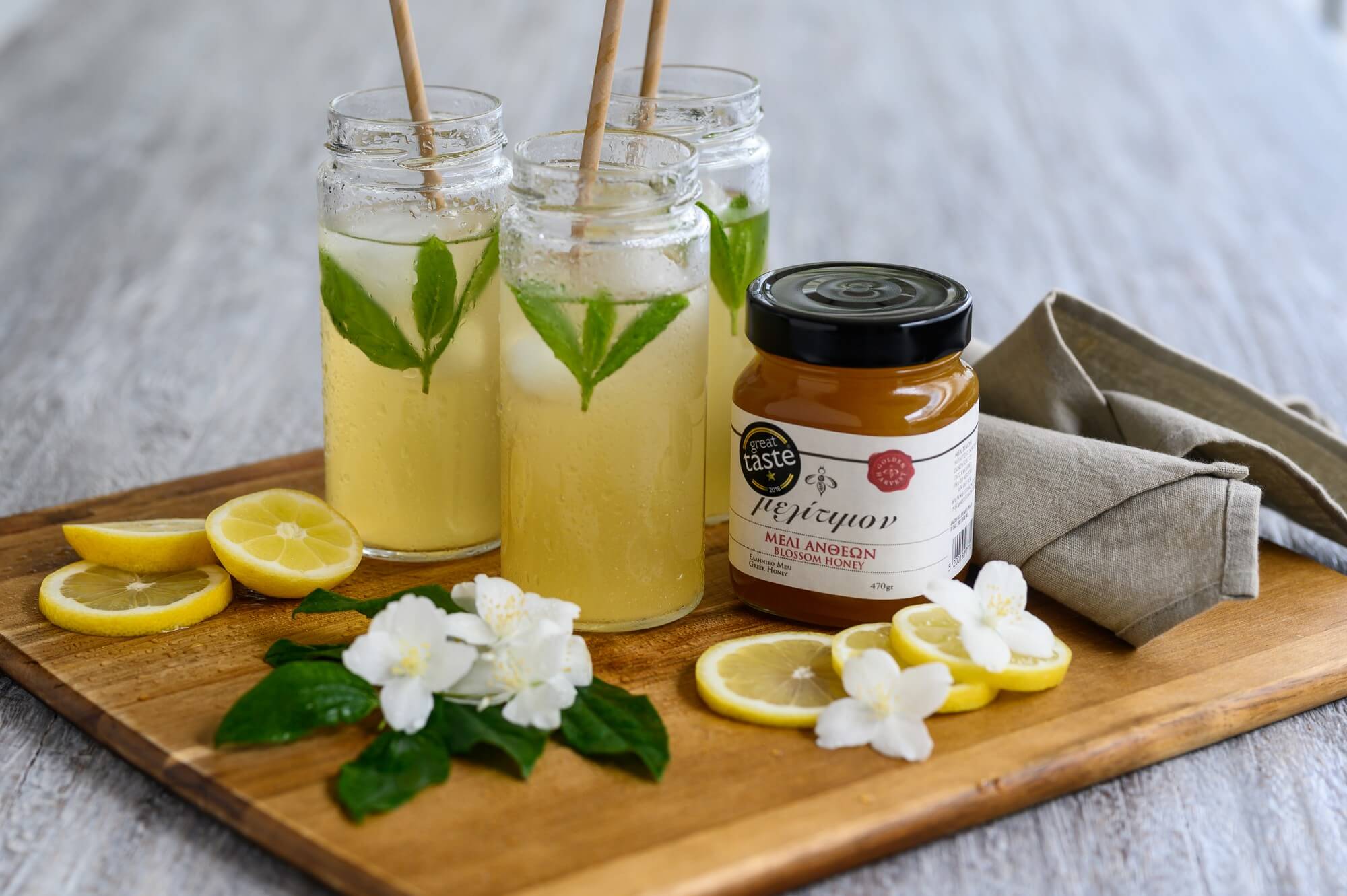 Σπιτική λεμονάδα με μέντα